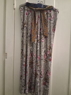 White House Black Market White Floral & Leopard Maxi Skorts With Olive Tie